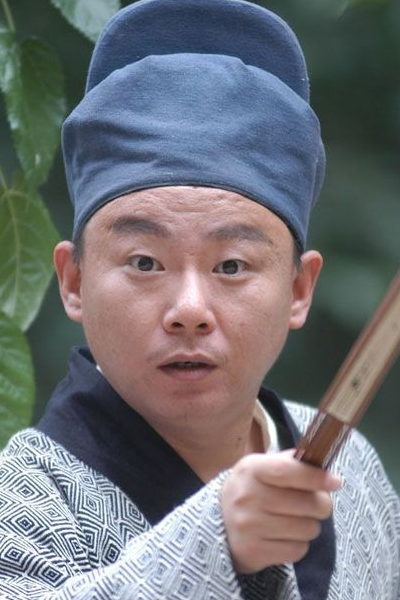 并在2005年的时候和潘长江老师合作主演了电视剧《别拿豆包不当干粮》