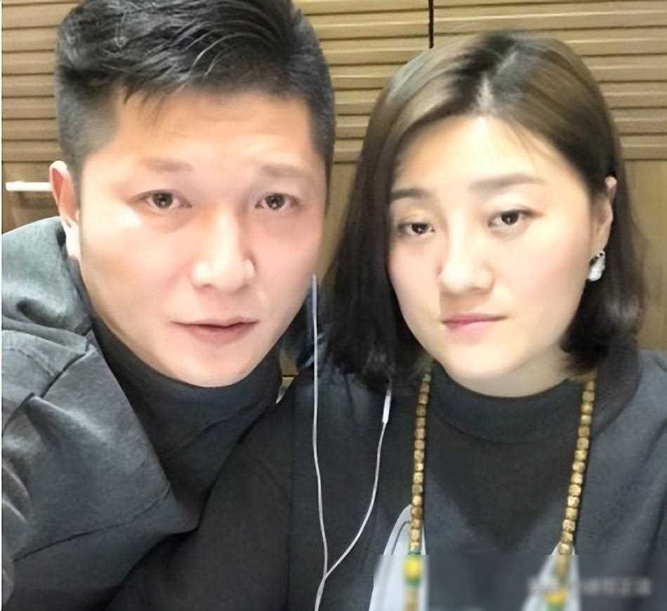 《乡村爱情》演员夫妻对比,王小利差了辈分,王小虎老婆最美_剧中_角色