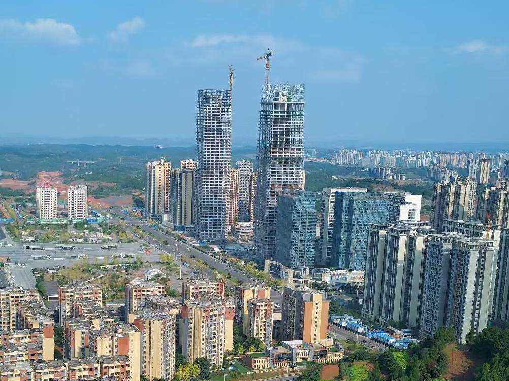 南充"双子塔"最新消息!绿地塔正在审查光亮方案