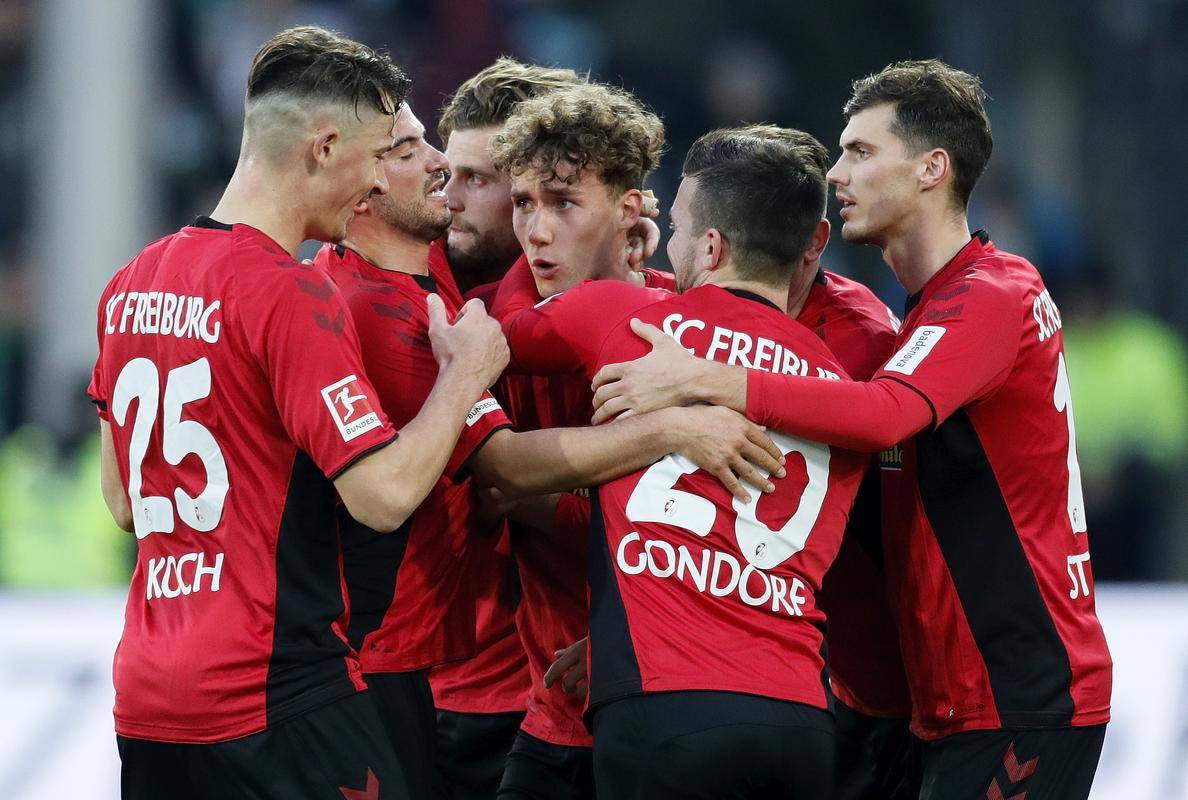 综合分析:西汉姆联队目前只落后1球,知道他们在主场2球,弗莱堡;所以