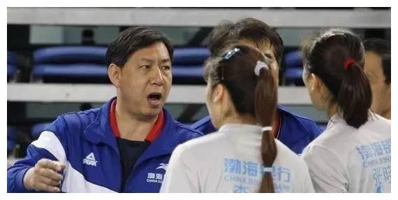原创王宝泉退役冠军天津女排人心浮动新主心骨现身