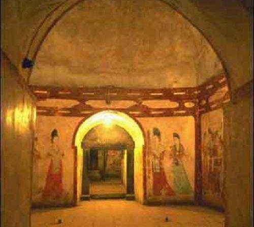 考古队进入17岁公主墓,看见一个男子,守着珍宝坐了上千年!