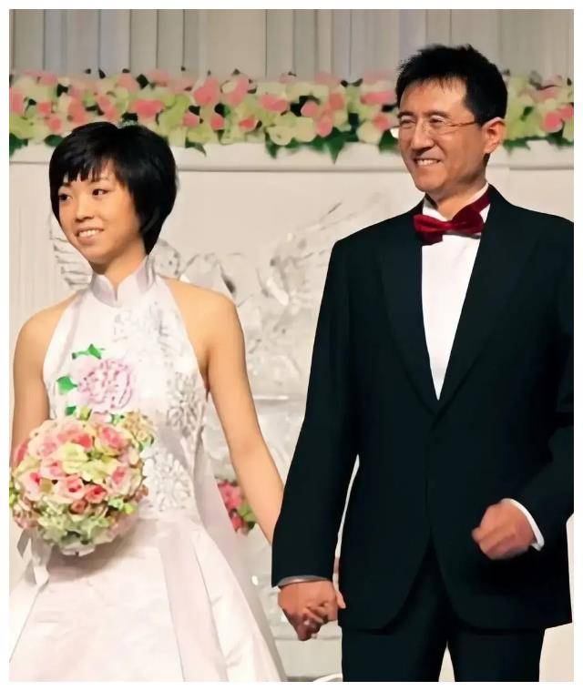 国乒四大退役女星风采绽放:张怡宁美貌初现,李晓霞完美幸福!