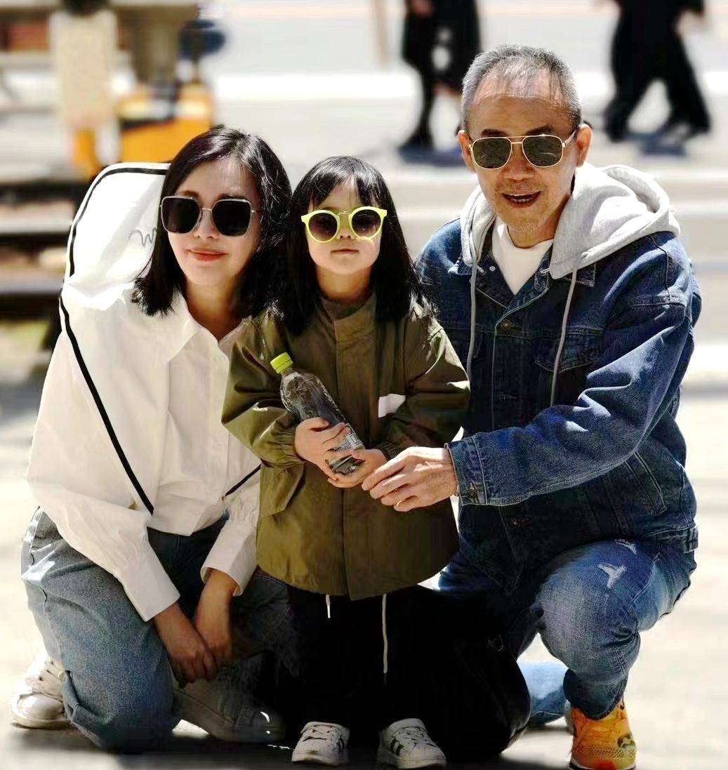 王石夫妇庆结婚纪念日田朴珺送40万国产豪车烛光晚餐吃红烧肉