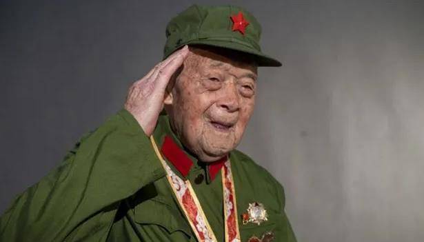 原创抗美援朝老兵1人消灭400美军退役后因2400元欠款现世