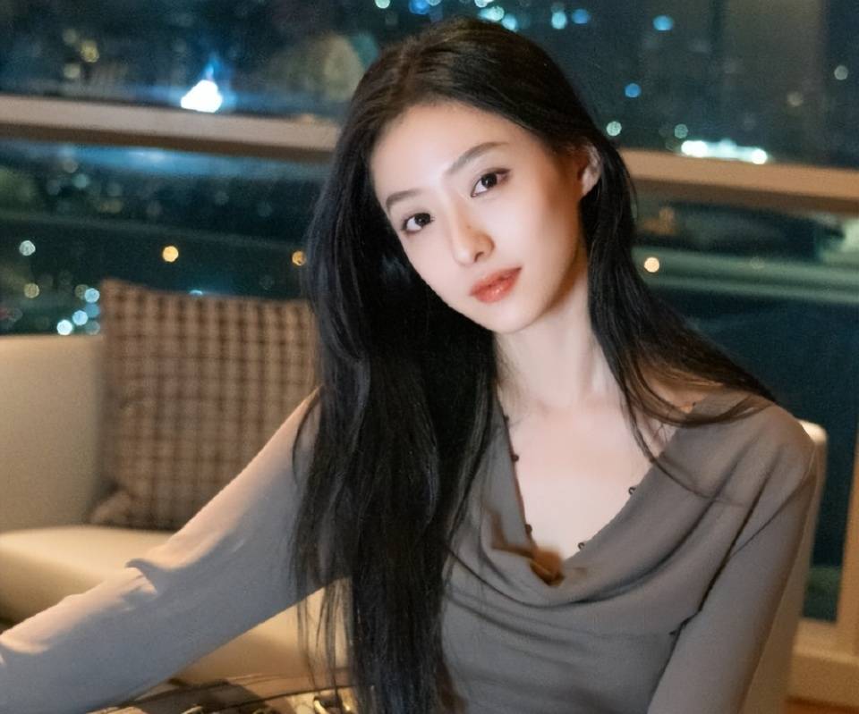 成都这一夜女明星个个风情万种白鹿妩媚倪妮干净00后崛起