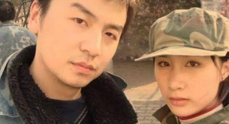 雷佳音出道多年零绯闻,结婚10年超幸福,看老婆是谁就懂了