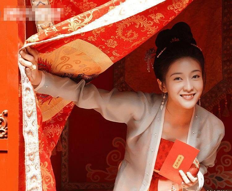 《择君记》官宣,女主由张雪迎出演,男主的发型遭网友吐槽太丑了