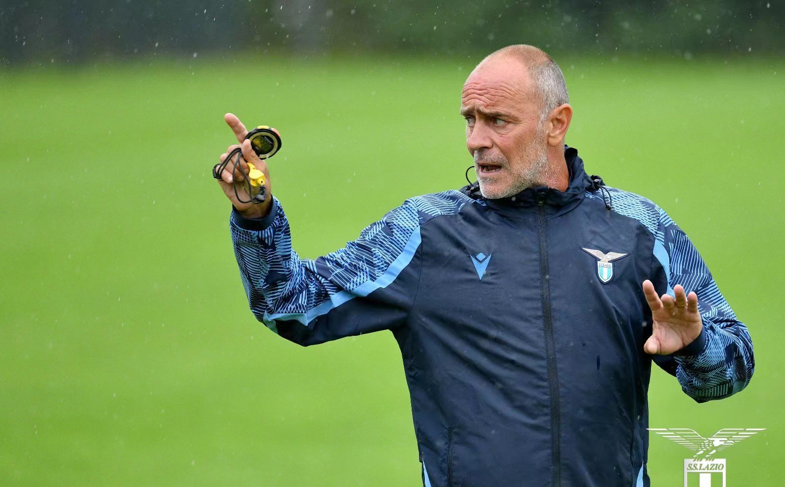 在萨里离开之前,克洛泽在接受迪马齐奥采访时表示,他愿意接受拉齐奥