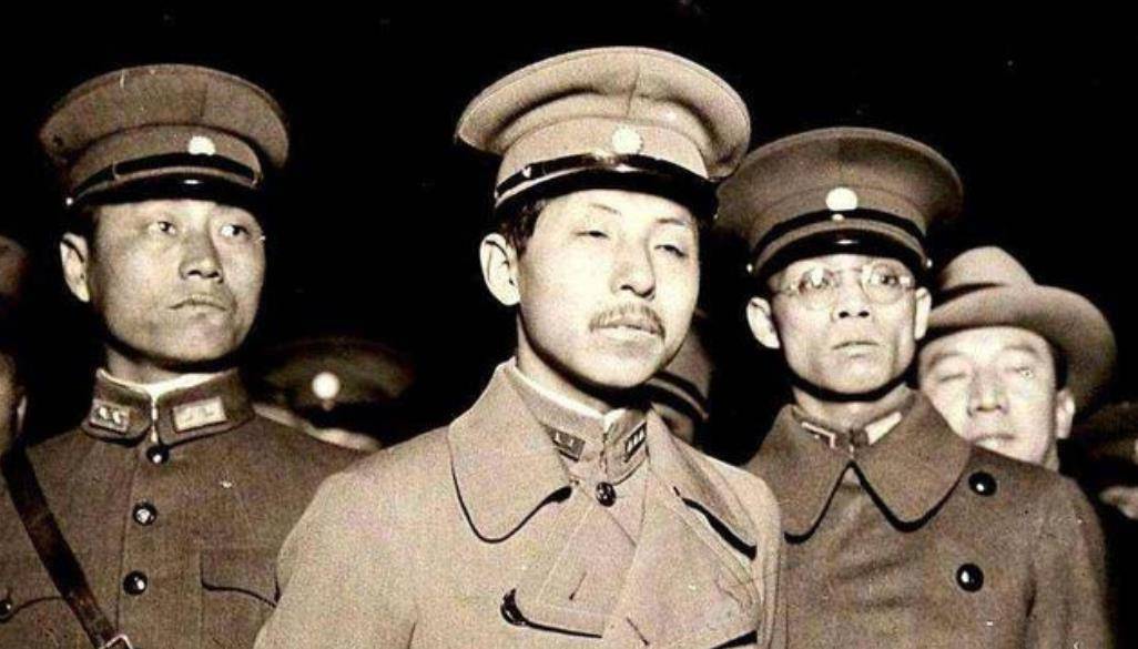 张作霖坐火车离京前,前后2次改行程,仍被炸死,"内鬼"是谁?