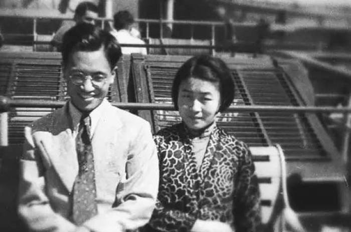 才没让傅聪再遭皮肉之苦,后来杨绛夫妇每每找傅雷谈及此事,也都不见