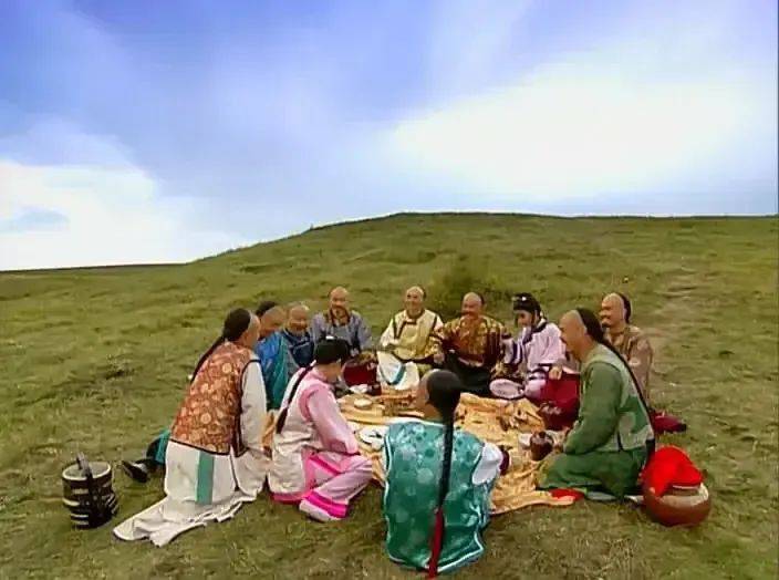 还珠格格拍摄时还没仿真菜每道菜是找大厨做好然后趁热拍摄