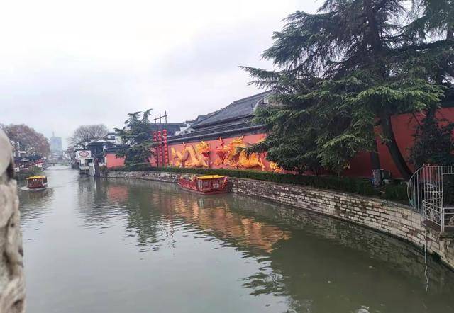 原创东北人第一次来南京在当地吃顿便饭菜上桌这菜量你绝对想不到