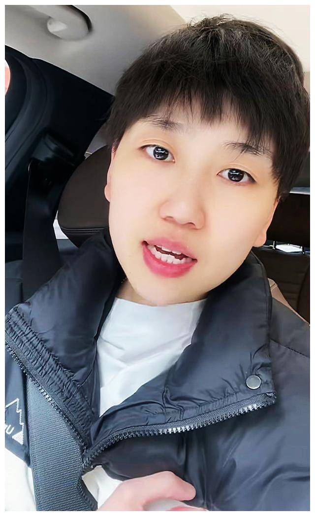 公开资料显示,张一丹毕业于北京体育大学,身高1.82米.