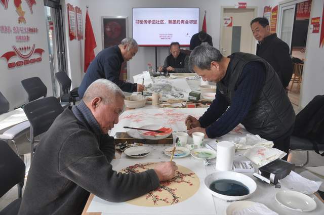 开封市长轩书画院到汴南社区开展书画笔会