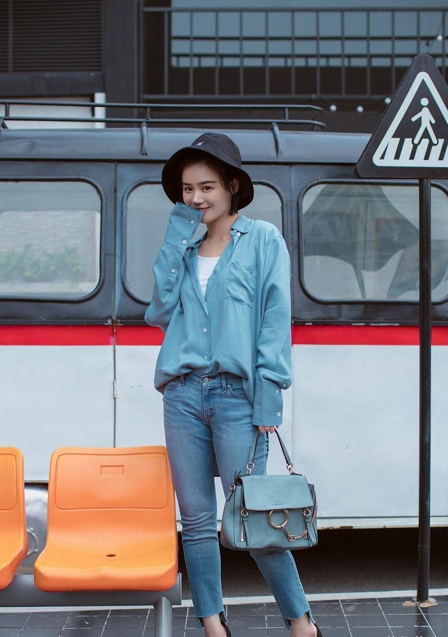 原创马思纯踩雷了时尚裤暴露身材缺陷粗壮大腿不耐看还好会挽救