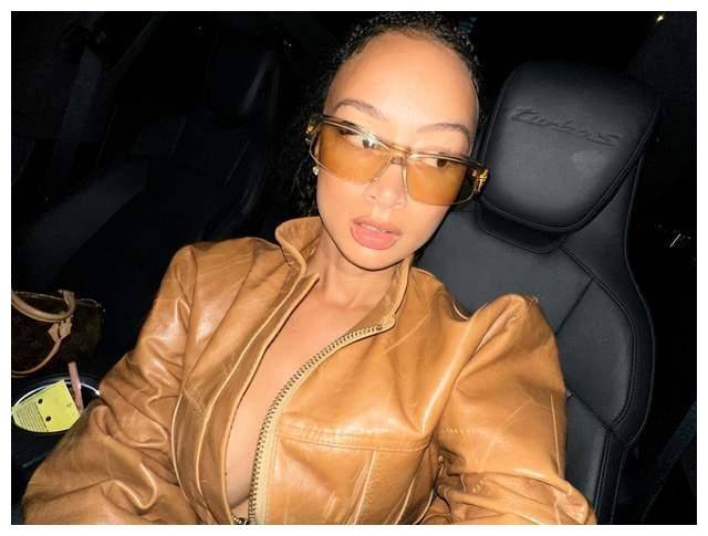 女友喜怀,后者大儿子竟与其同岁,引发热议_德拉亚·米歇尔_恋情_人们