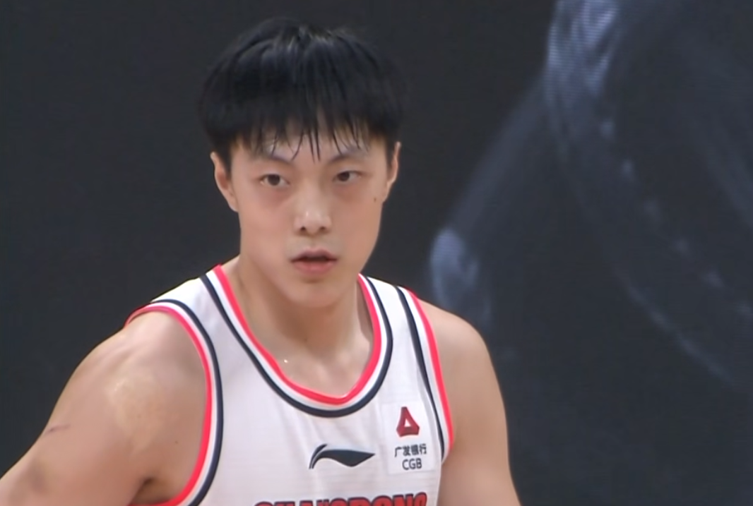 名记大赞广东队1人,并给杜锋提出1大建议_比赛_胡明轩_福建