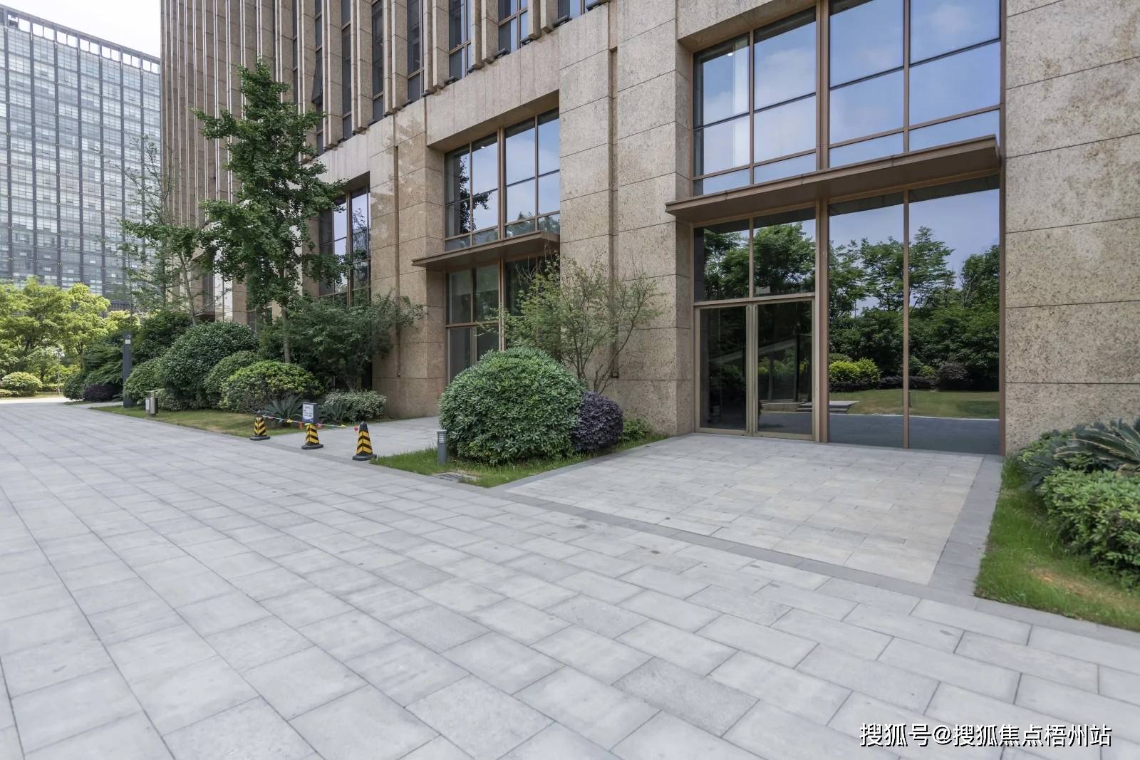 南京华泰证券广场联合办公租120人工位精装修交通便利可注册