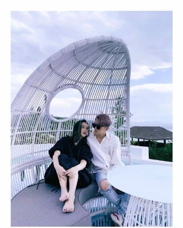 吴懿韬亲自染发双手被染黑,李雨桐生气称:可能要分手了_男友_薛之谦