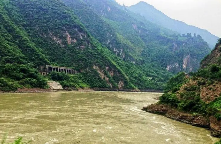 300年前古人是如何将40吨铁链建在大渡河上一年建成泸定桥的