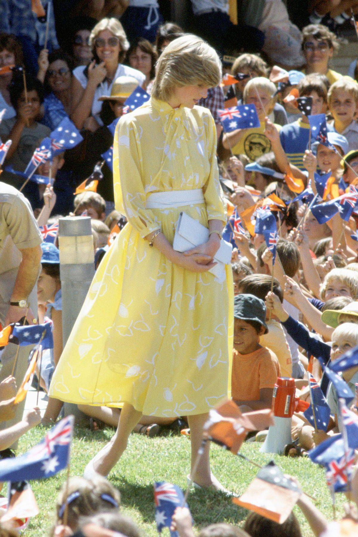 原创威廉哈里出席戴安娜纪念活动戴妃的小黑裙造型成经典美得优雅