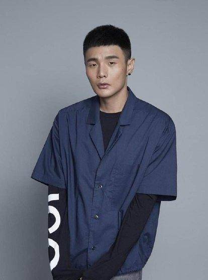 38岁李荣浩15岁辍学19岁车祸险丧命10年幕后终逆袭成导师