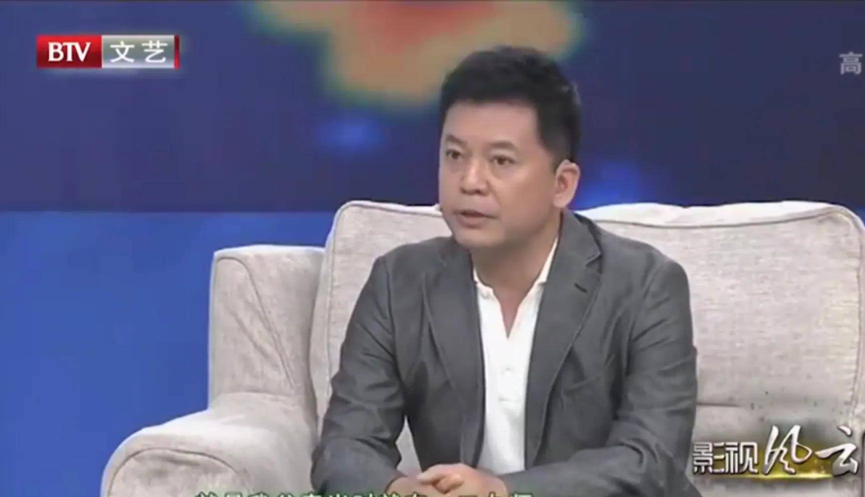 何政军:为父亲拍《亮剑》,错过巩俐娶初恋,出道36年一身清白_范雨