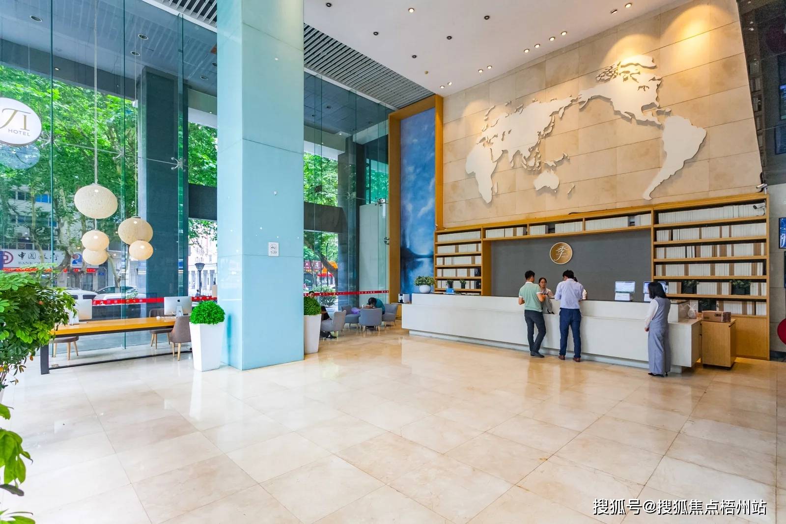 南京宏图大厦联合办公租120人工位精装修交通便利可注册