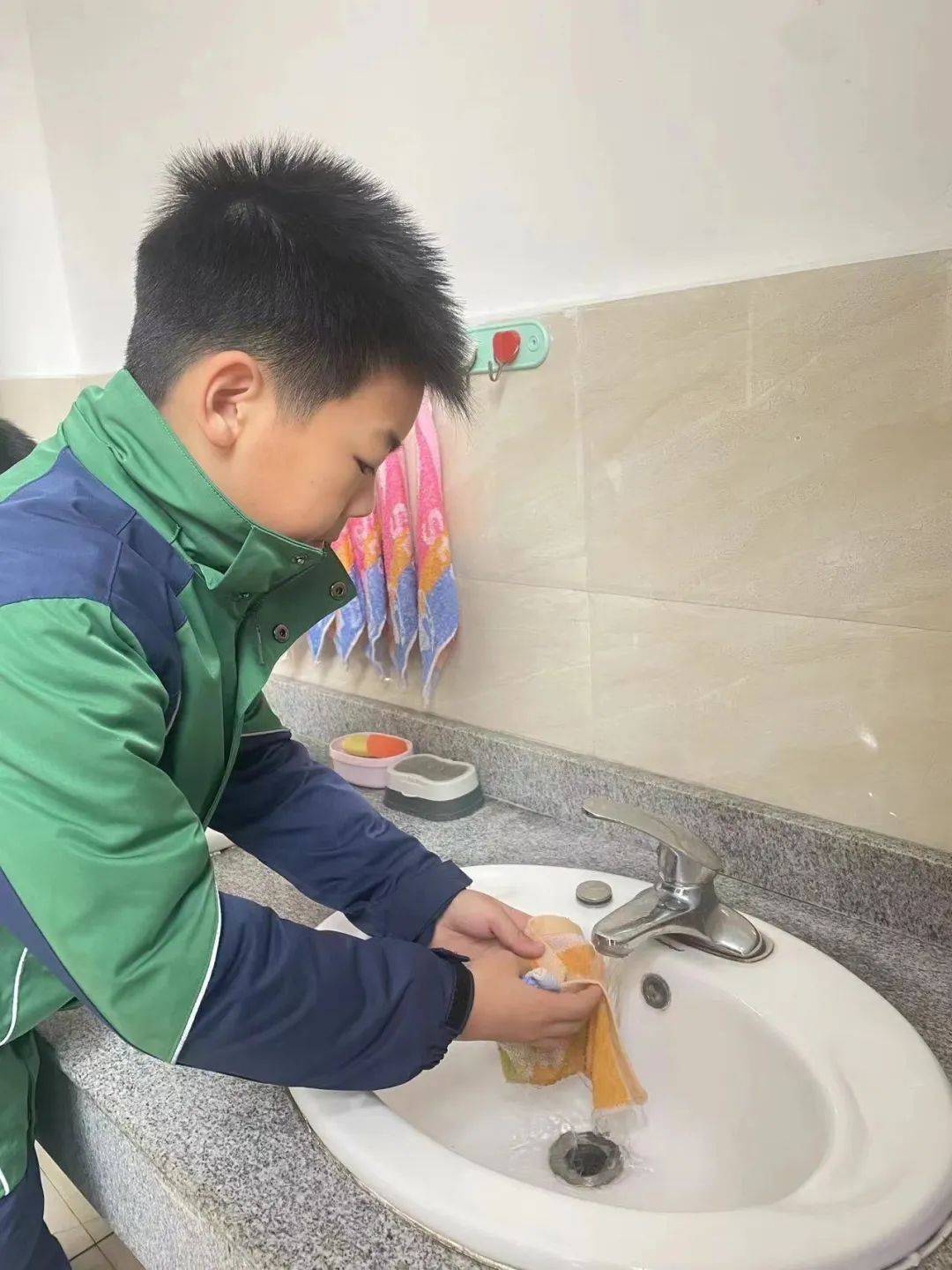 立百年精品名校铸百悦教育品质百悦成龙学校温馨家心服务