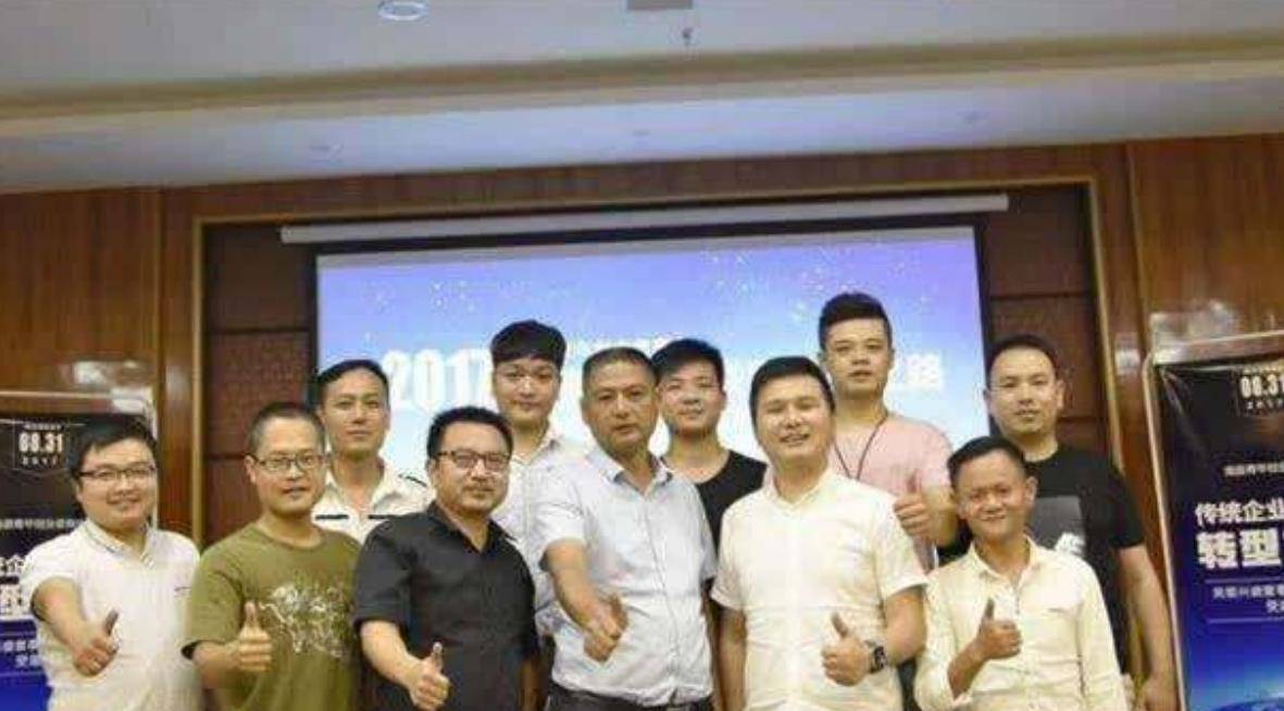 原创湖南隐形富豪岳立华拥有2万家小卖部靠服务穷人赚钱年入百亿