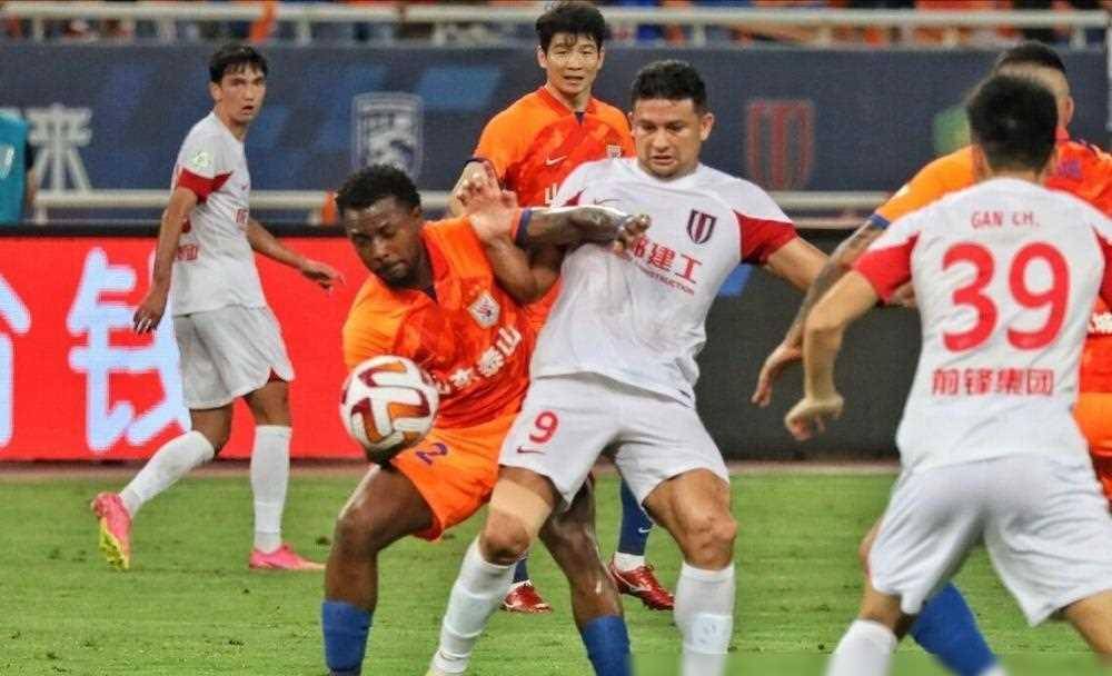 原创终于走人国足第1队长倒下70岁名帅淘汰8大国脚却献礼2