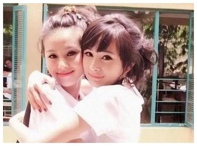 杨幂为刘诗诗庆生曝姐妹情深唐嫣杨颖渐行渐远