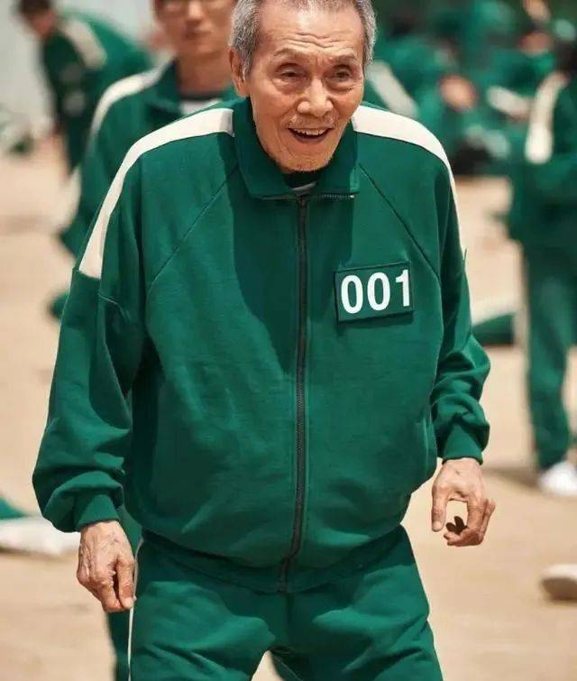 连原来只是个小透明的郑浩妍都暴涨1900万粉丝,成为时尚界的宠儿,一举