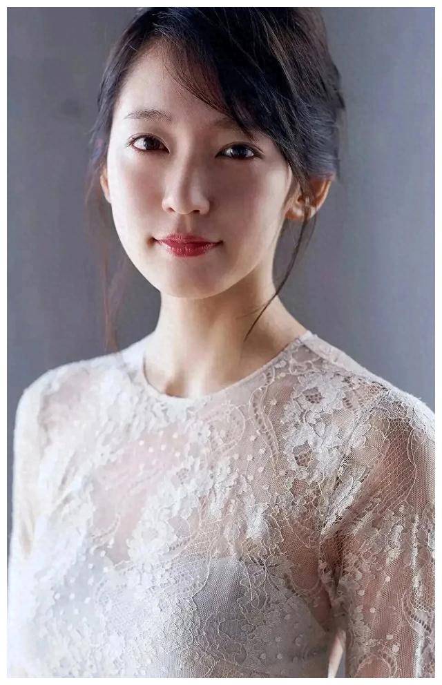 31岁日本治愈系av模特吉冈里帆展现迷人魅力引爆视觉冲击