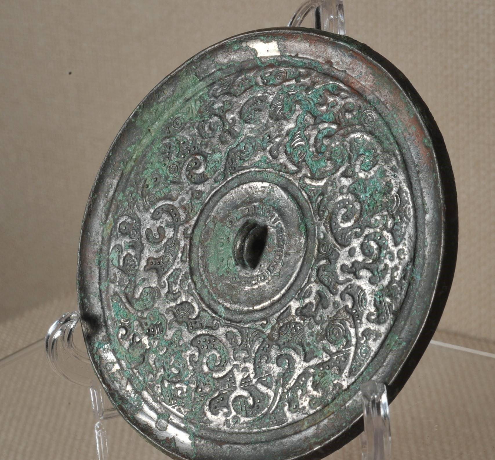 古墓出土一汉代"奇镜",已失传1000多年,专家:根本无法仿制_铜镜_镜子