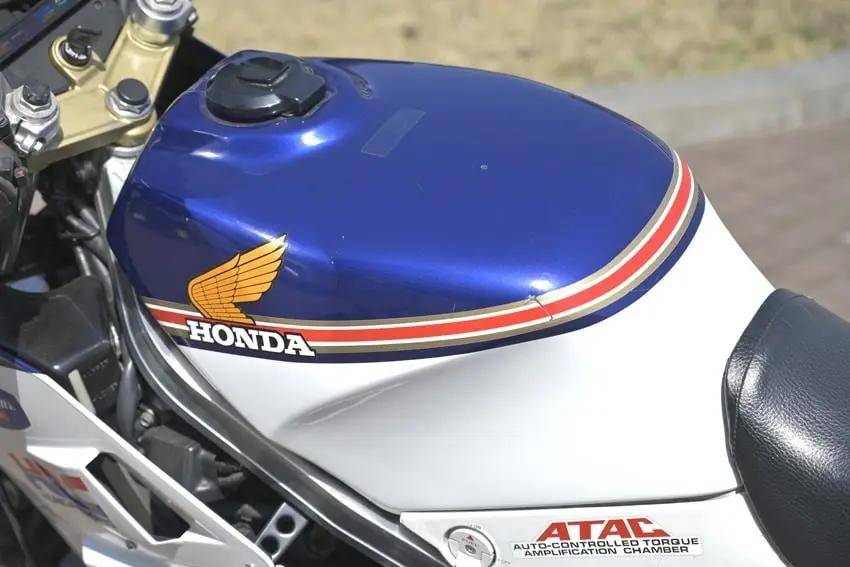 试驾测评绝版的本田二冲程三缸ns400r摩托车_搜狐汽车_搜狐网