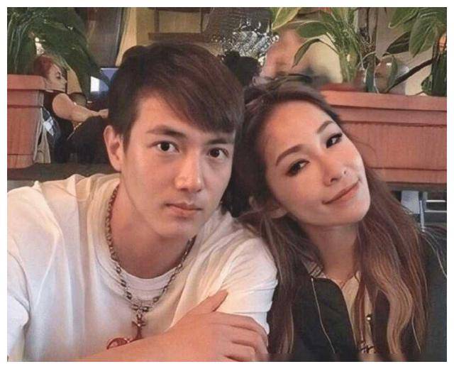 原创萧亚轩16岁男友当爸消息曝光黄皓晒宝宝照片引发热议