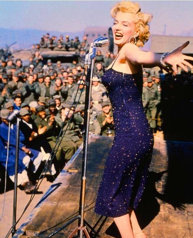 原创颜值巅峰时的梦露有多美看美国大兵笑得合不拢嘴就知道她很美