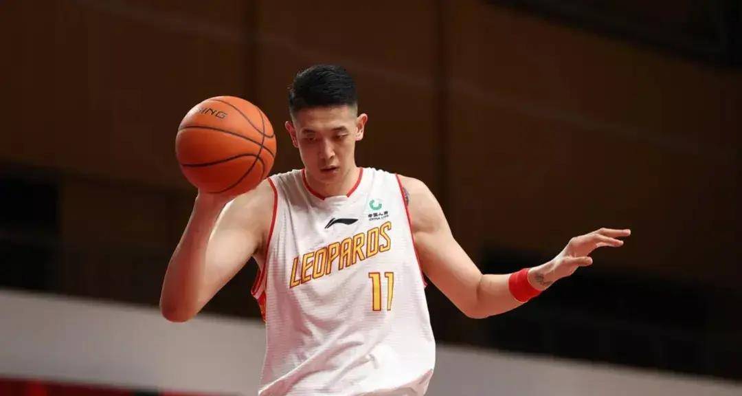 1,近日媒体报道,广东队的新外援乔丹贝尔已经归队,并且完成注册将身穿