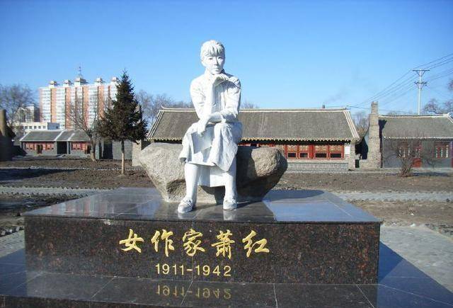 为爱毁约,为爱私奔,一生对感情草率,坦言:我的绯闻会永远流传_萧红