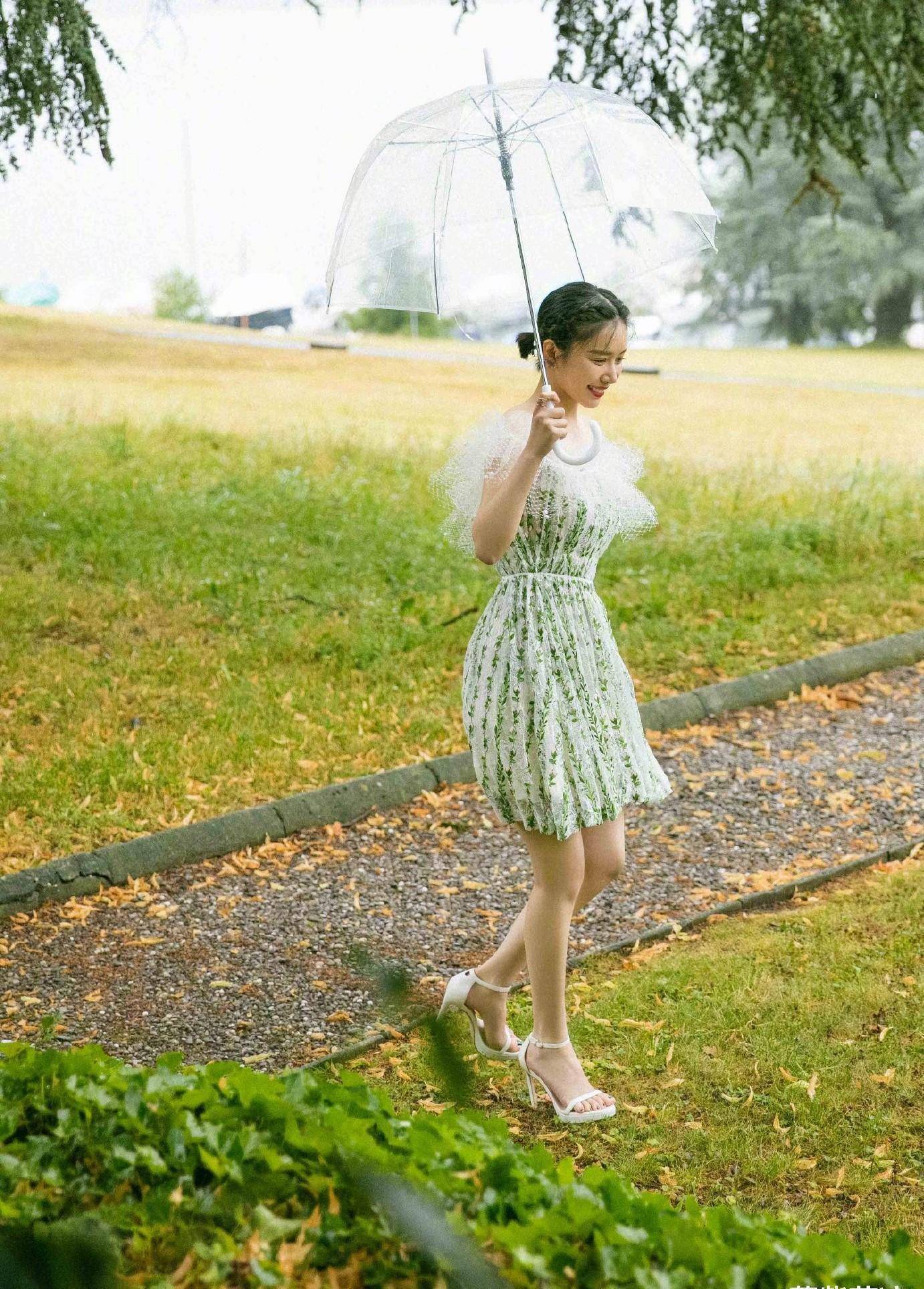 原创阚清子分手后变了个人穿搭太大胆了为了秀大长腿裤子都不穿