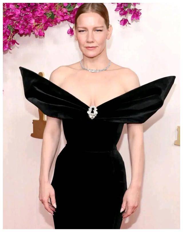 第96届奥斯卡红毯明星齐聚风采各异星光熠熠