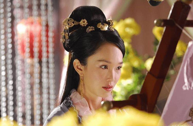 像《神雕侠侣》中的小龙女,《笑傲江湖》中的任盈盈,还有《我爱钟无艳