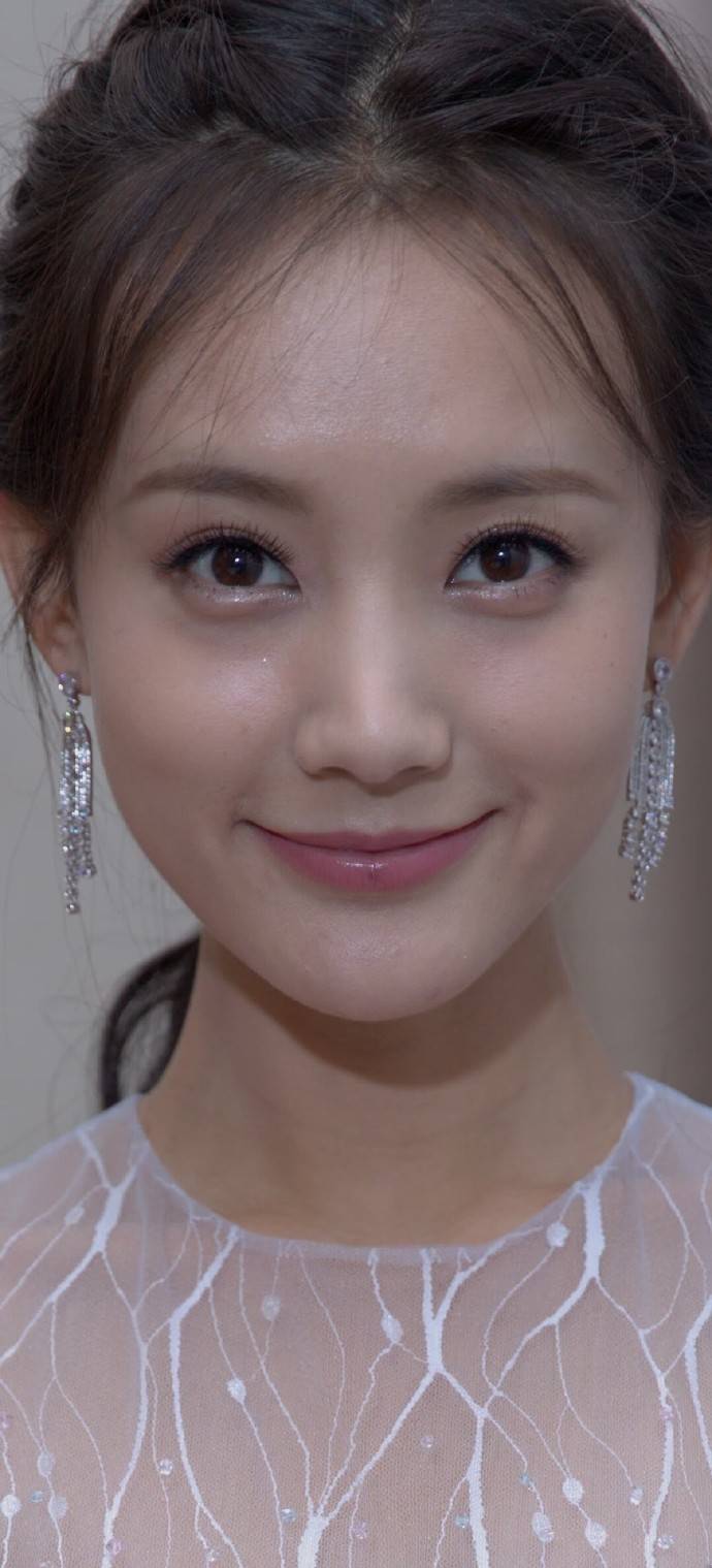 李一桐高清怼脸直拍,打败99%娱乐圈,这才是真正明星而不是网红