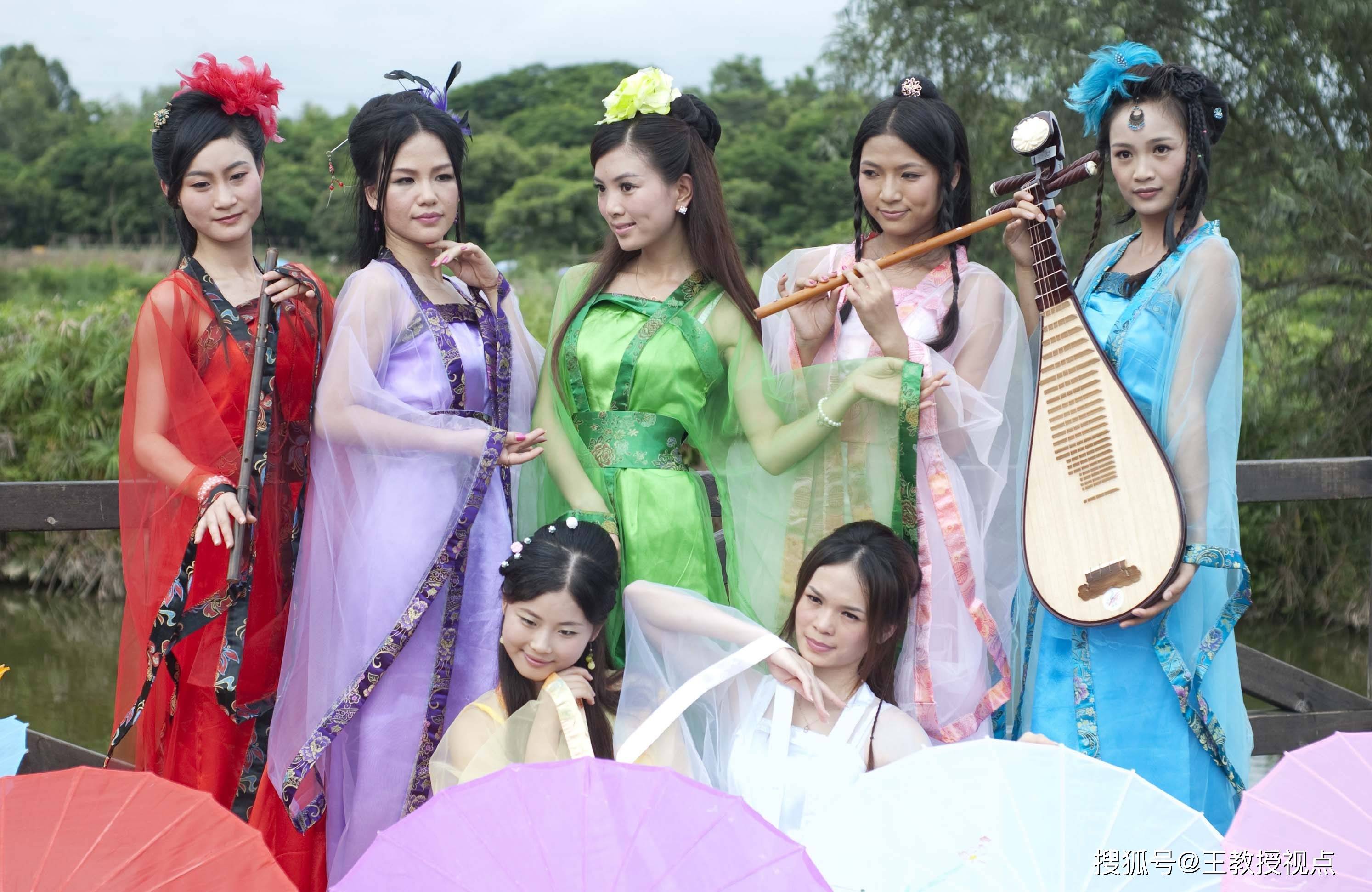 的美丽与神韵;在文学作品中,七仙女的故事被赋予了更多的情感和哲理