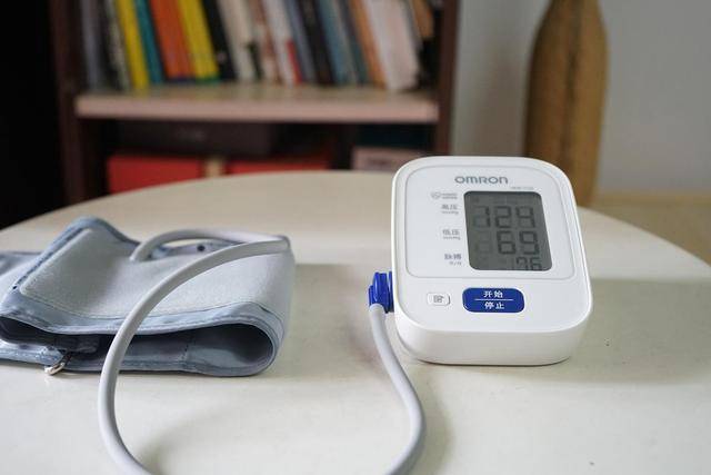 原创为什么电子血压计越测越低是因为电子血压计不准医生讲出实话