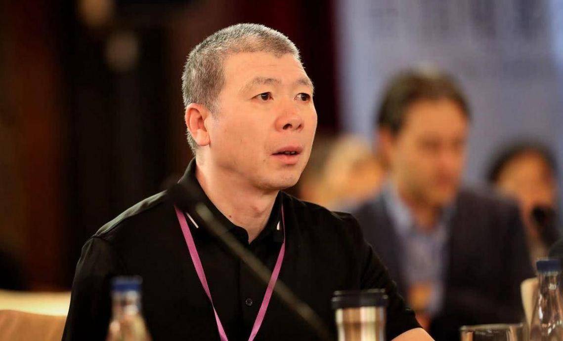 原创冯小刚深情寄语爱女徐朵18岁成人礼网友导演也有柔情时