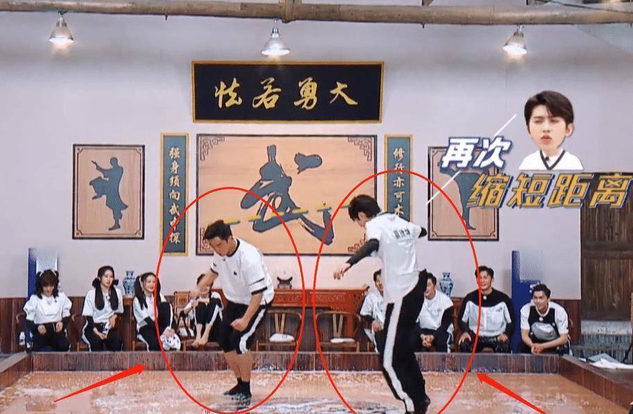 蔡徐坤郑恺摸背比赛镜头拉远的那一刻才知道腿长到底有多优越