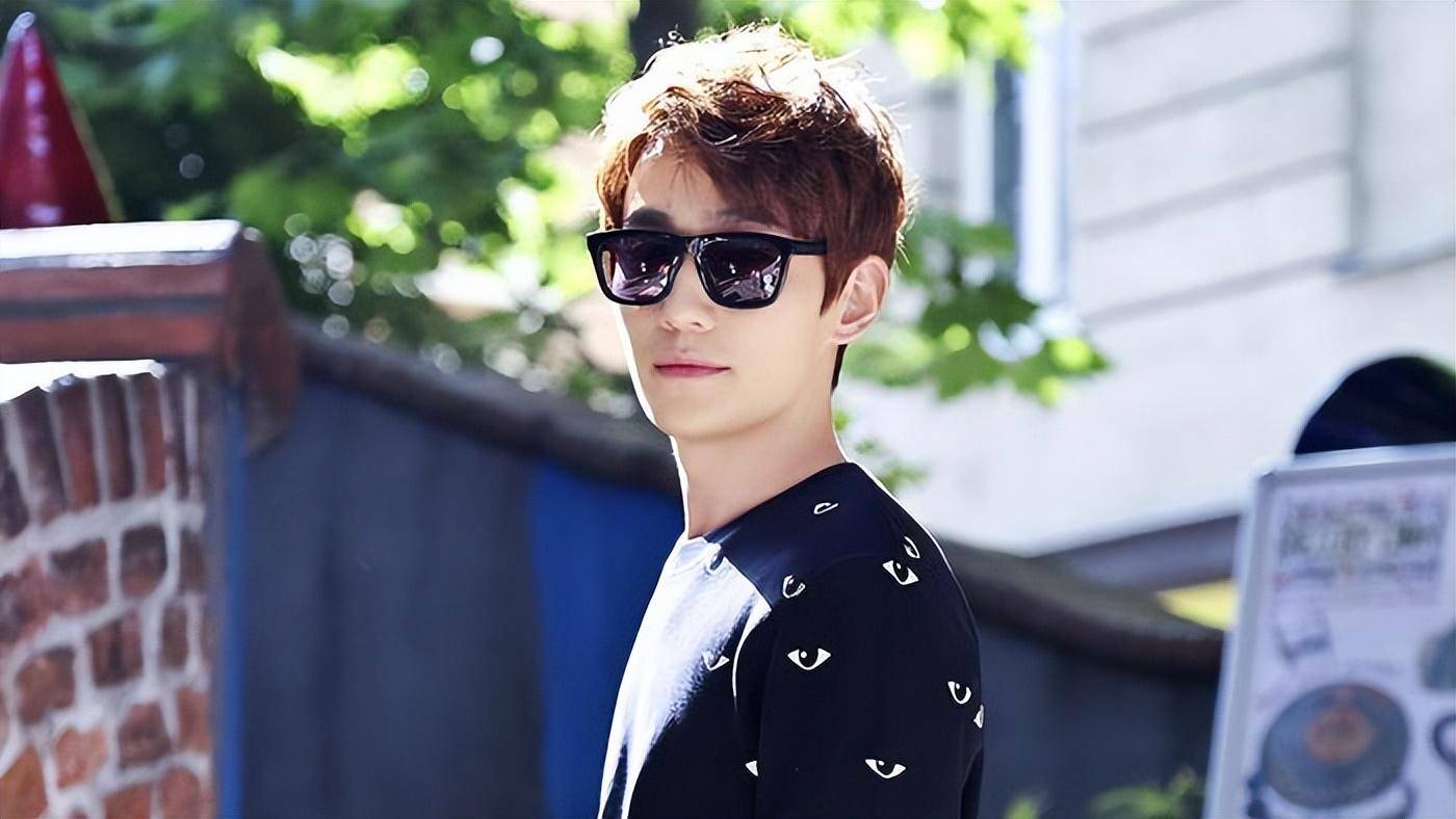 有的时候感觉到无聊,女子还会抱着宝宝去朱一龙的公司去探班,一来看看